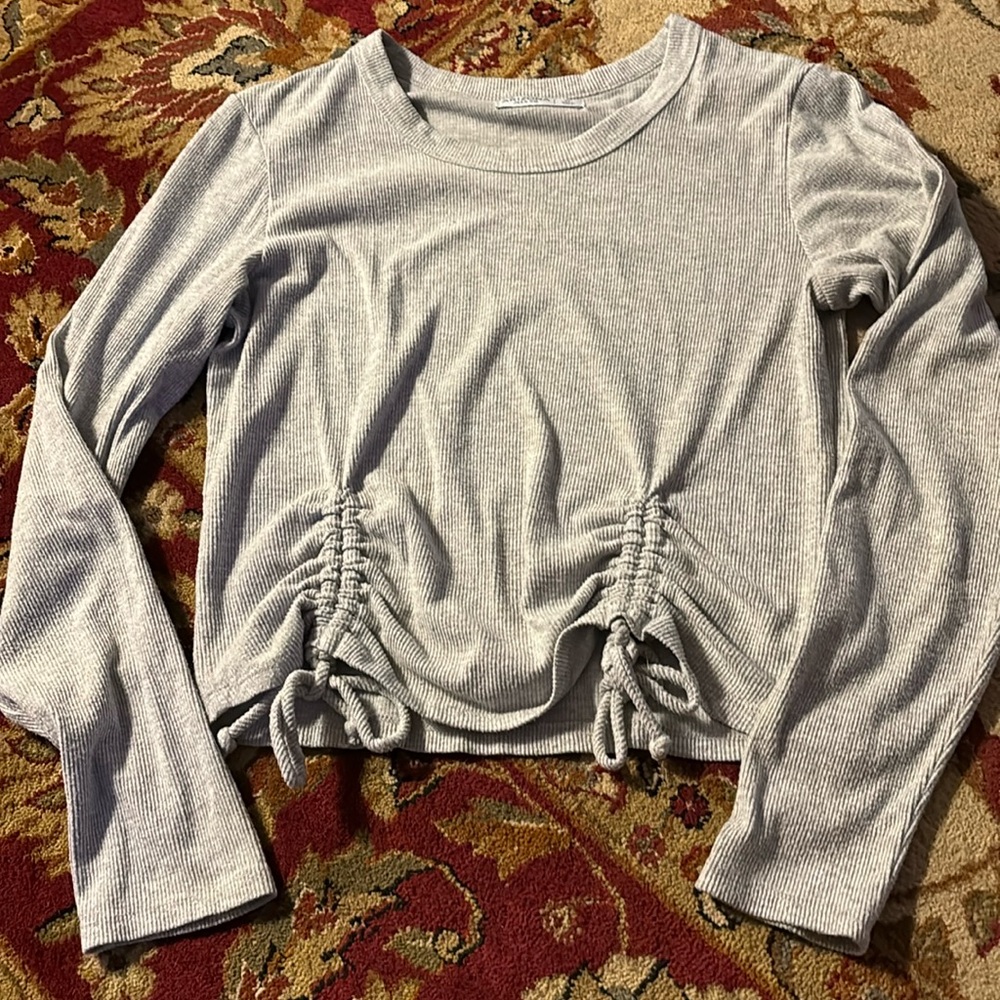 Arizona grey ribbed shirt with pulls at bottom to make shorter size xl